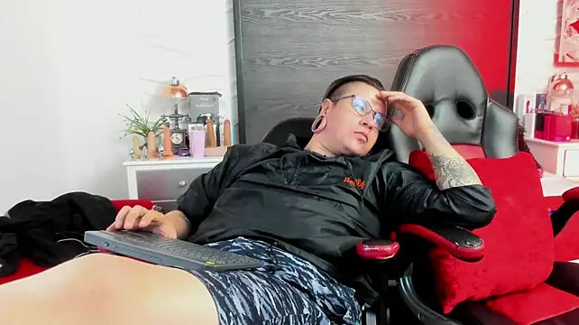 دردشة inkedsinners_ الجنسية المباشرة