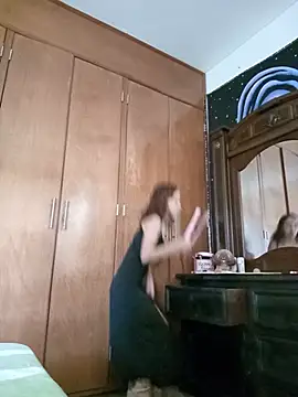 MINI_Petite Adlı Modelin Canlı XXX Sohbeti