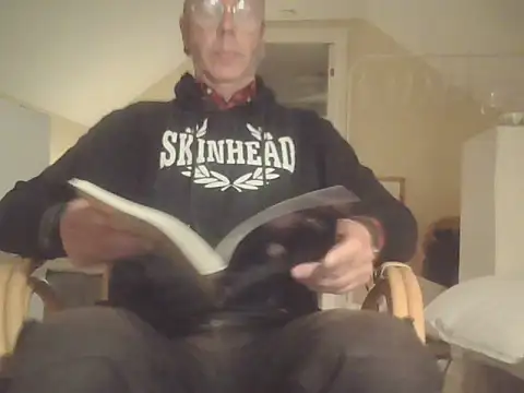 SHARPSkinhead webkamerás műsora