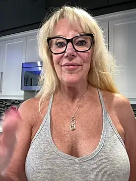FitCougar's Live XXX Chat
