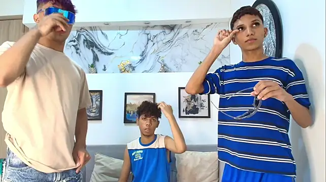 AVENGER_BOYS2026 Pertunjukan Webcam