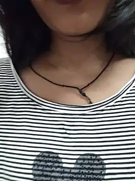 anjali2351 Adlı Modelin Canlı XXX Sohbeti