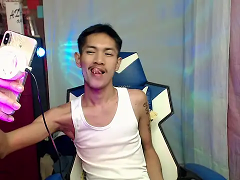 riks_tyler Chat XXX in diretta