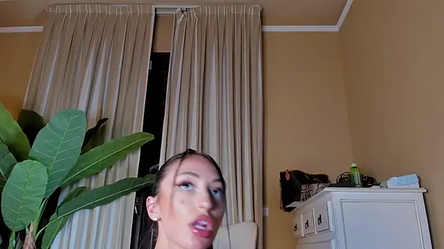 LunaMystyque live XXX chat