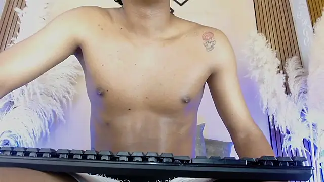 Elio_kai1 Webcam Show