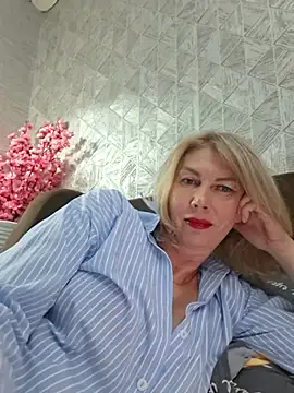 stellahere8 live XXX chat