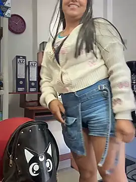 Mia_Risky-1 Adlı Modelin Canlı XXX Sohbeti