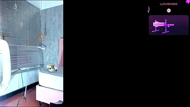 naomidibellon Live XXX chat