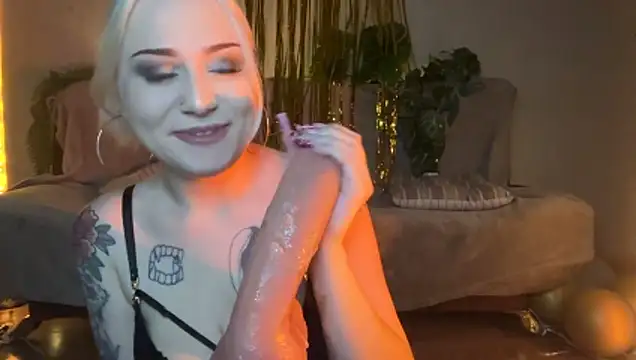 MCThroatGoat Show Webcam