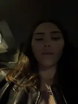 AnitaFly Adlı Modelin Canlı XXX Sohbeti