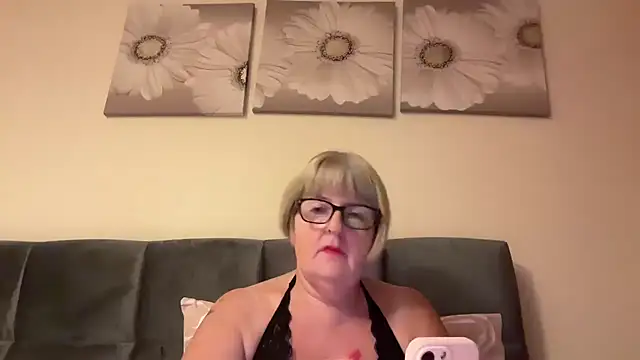 German-Milf-Angien Live XXX chat