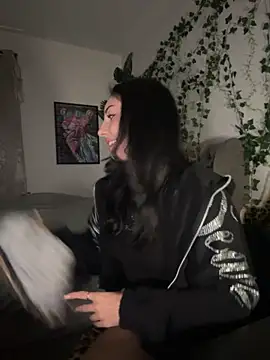 Estherjizz Adlı Modelin Canlı XXX Sohbeti