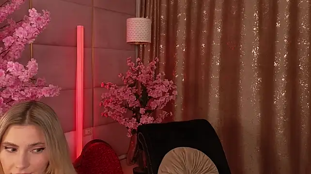 Elliblue Adlı Modelin Canlı XXX Sohbeti