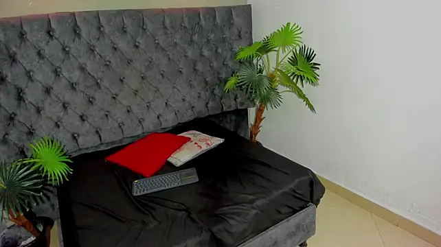Miasinclare Adlı Modelin Canlı XXX Sohbeti