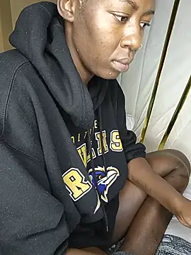 SquirtQueen16 live XXX chat