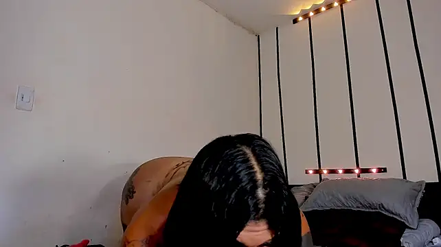 IsabellBigtitsxx Show Webcam