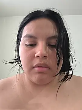 Chat XXX en directo de Hinae_