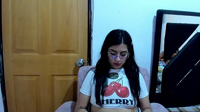 XXX chat uživo modela TrinityJames_