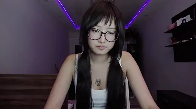 ShainaSchardeinn Live XXX chat