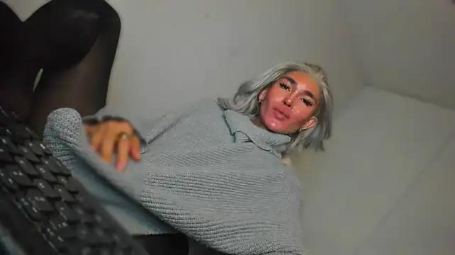 Chat XXX en directo de MistressNextDoor_