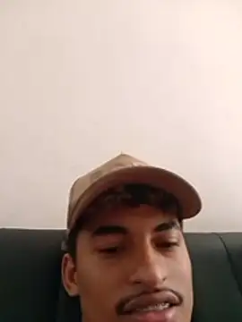 ARES_DAM Adlı Modelin Canlı XXX Sohbeti