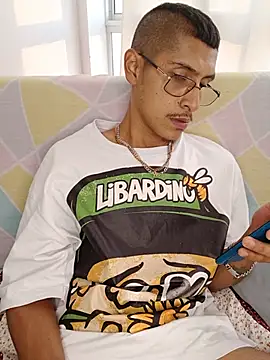 Chat XXX en directo de Hard_brown03