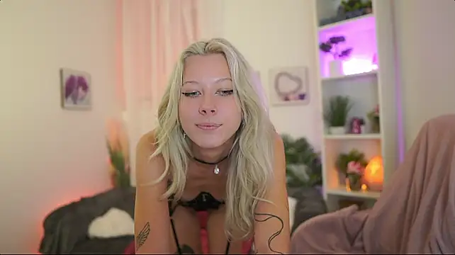 Онлайн чат XXX EmilySwann_