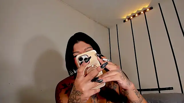 IsabellBigtitsxx Show Webcam