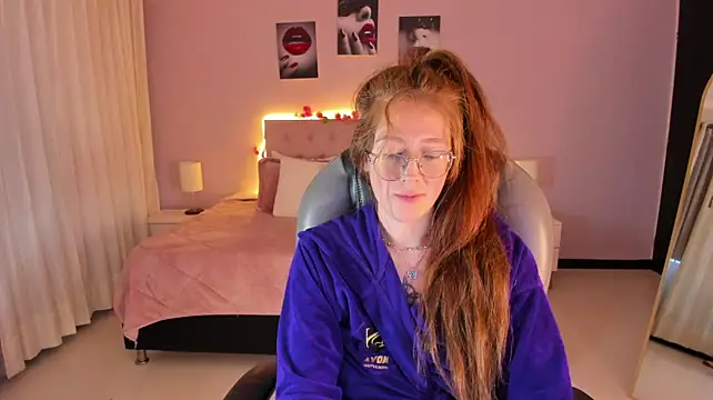 Czat XXX na żywo – Emily_Warren_
