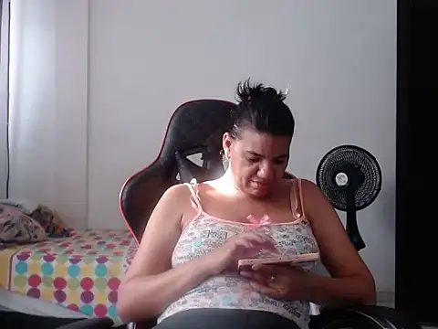 Adriana_0312 现场XXX聊天