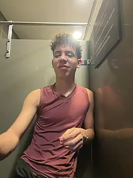 yoursexyjose élő XXX-chatje