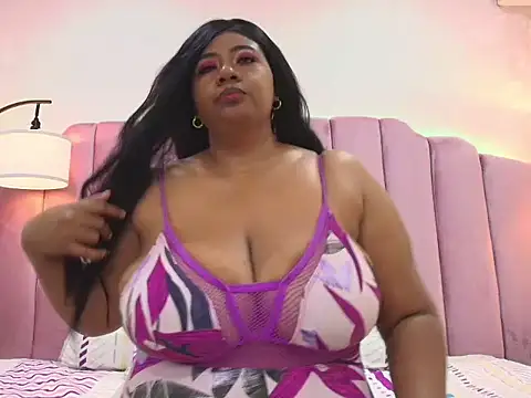 KiaraDiazz's Live XXX Chat