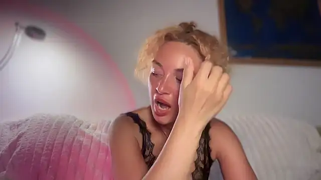 Reddgiirl's Live XXX Chat