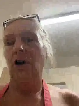 Blondnboujee53's Live XXX Chat