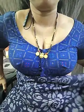 bhuvana_555 élő XXX-chatje