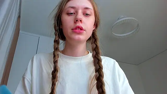 hakulissa élő XXX-chatje