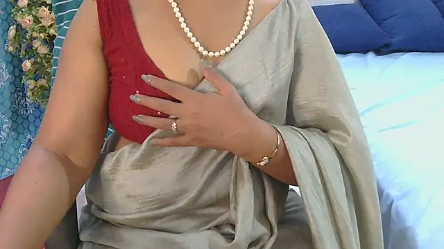 Mallu_Manisha élő XXX-chatje