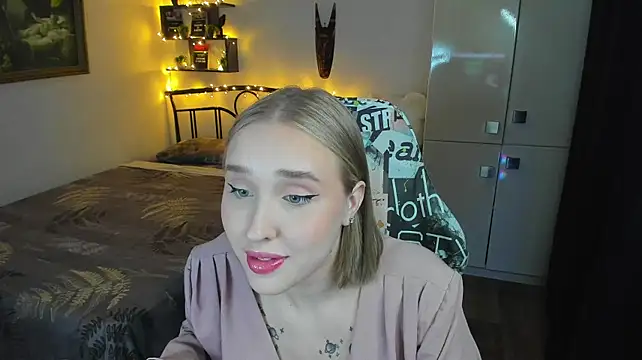 CrazyBitchInLace's Live XXX Chat