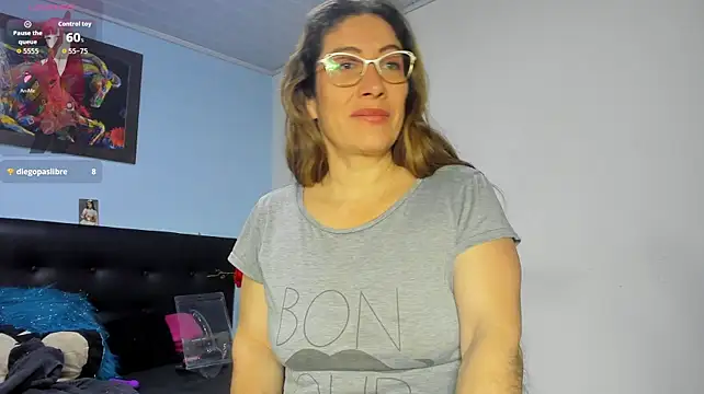 kaylaMinov_ élő XXX-chatje