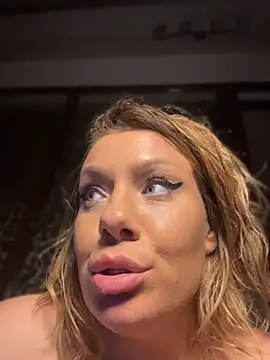 צ'אט XXX בשידור חי של KrisKkiki