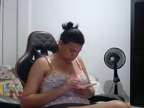Adriana_0312's Live XXX Chat