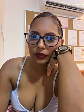 Cherry_rousse élő XXX-chatje