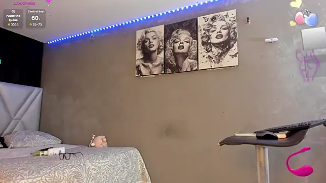 sexyzoe_69 élő XXX-chatje