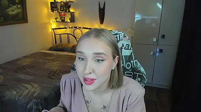CrazyBitchInLace Live XXX-Chat