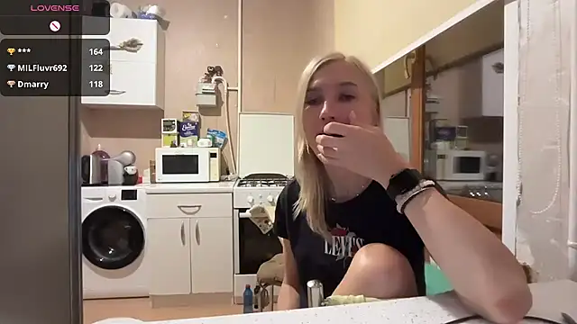 Онлайн чат XXX AngelJeni