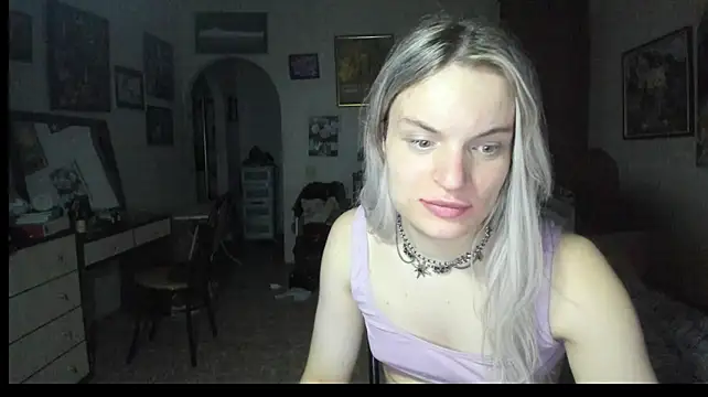 milliKira006 élő XXX-chatje