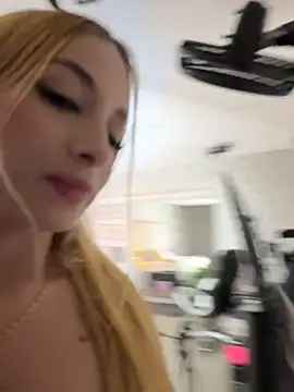 Chiara_Bond élő XXX-chatje