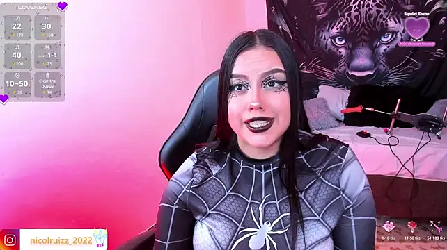 Nicolle_Ruizz élő XXX-chatje