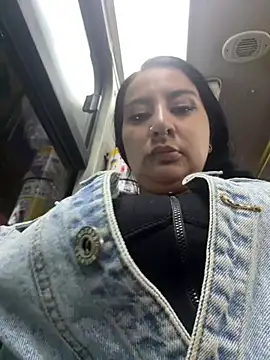 Abril_Luv élő XXX-chatje