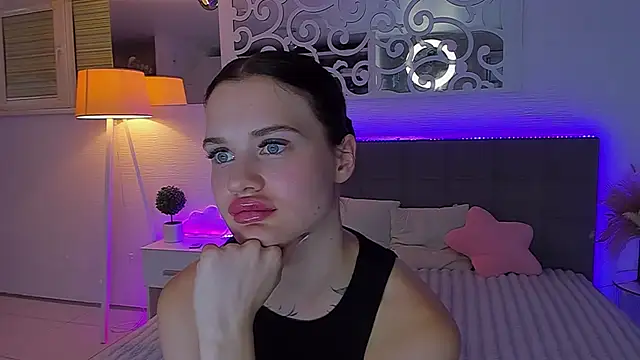 LuisaClover: απευθείας συνομιλία ΧΧΧ